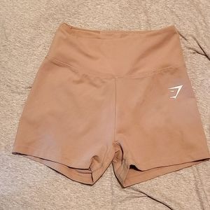 Gymshark "Dreamy" beige/tan shorts *like new*